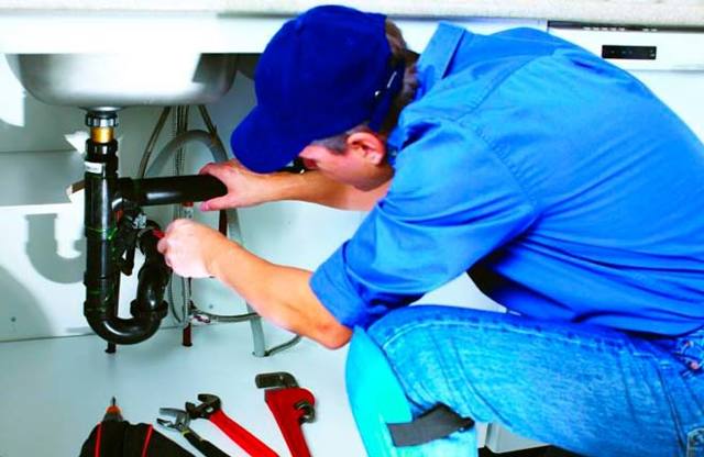 Как вызвать сантехника из управляющей компании