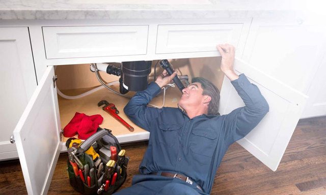 Как вызвать сантехника из управляющей компании