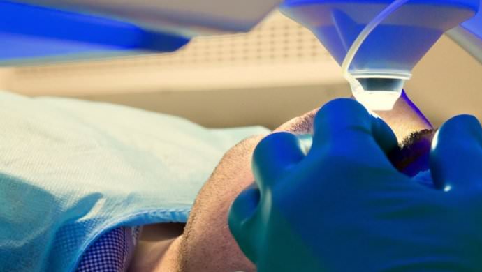 Мушки перед глазами: причины, лечение