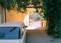 Земля около многоквартирного дома чья